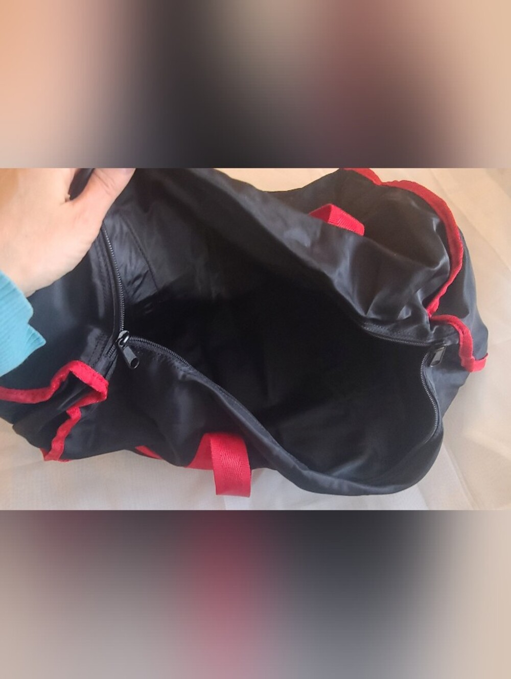 DKNY Vintage Large Nylon Tote Black & Red with Red Case - Picture 6 of 6